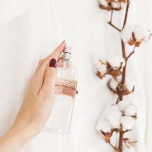 Spray de Perfume para Roupa Flor de Algodão 100ml 1 2203 cb cotton flower linen spray 4 900x900
