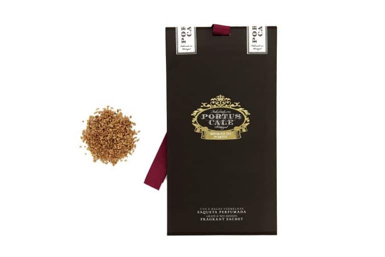 2-2010-PC-Ruby-Red-sachet-768x512-1 2 2010 PC Ruby Red sachet 768x512 1